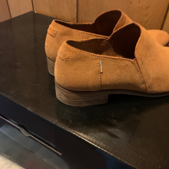 Tom’s Tan Flats size 8 1/2 - Picture 3 of 9